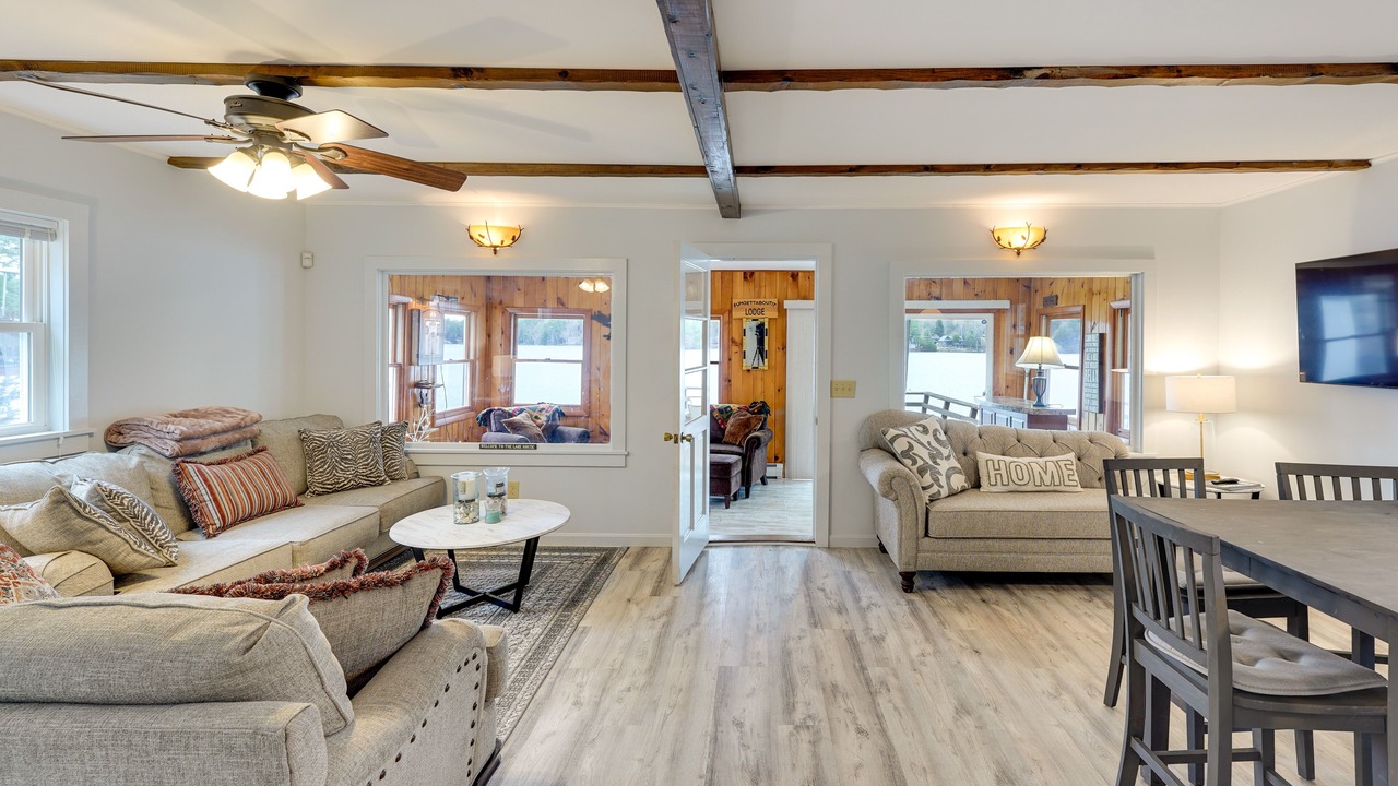 Photo of Livingroom in Sunapee