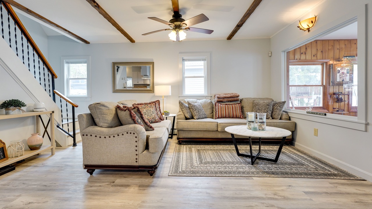 Photo of Livingroom in Sunapee