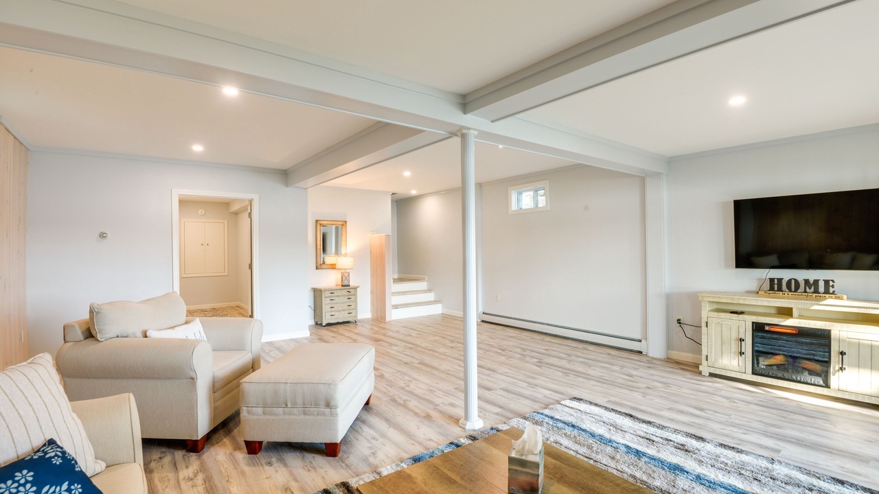 Photo of Livingroom in Sunapee