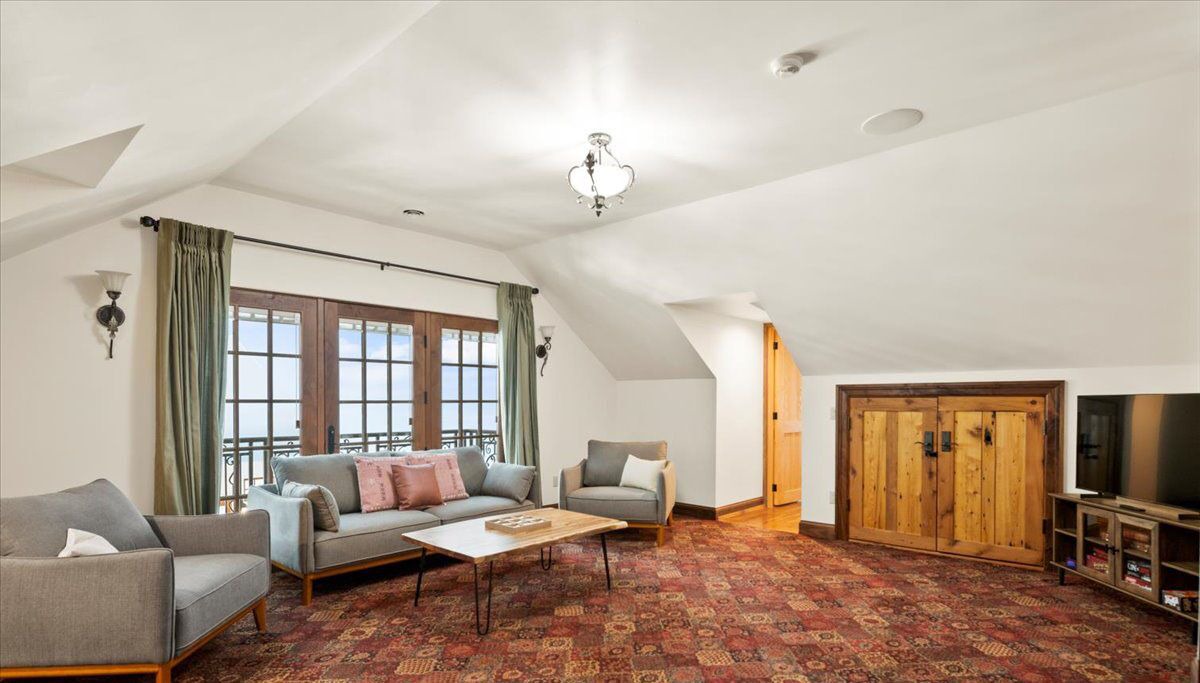 Photo of Livingroom in Bolton Landing
