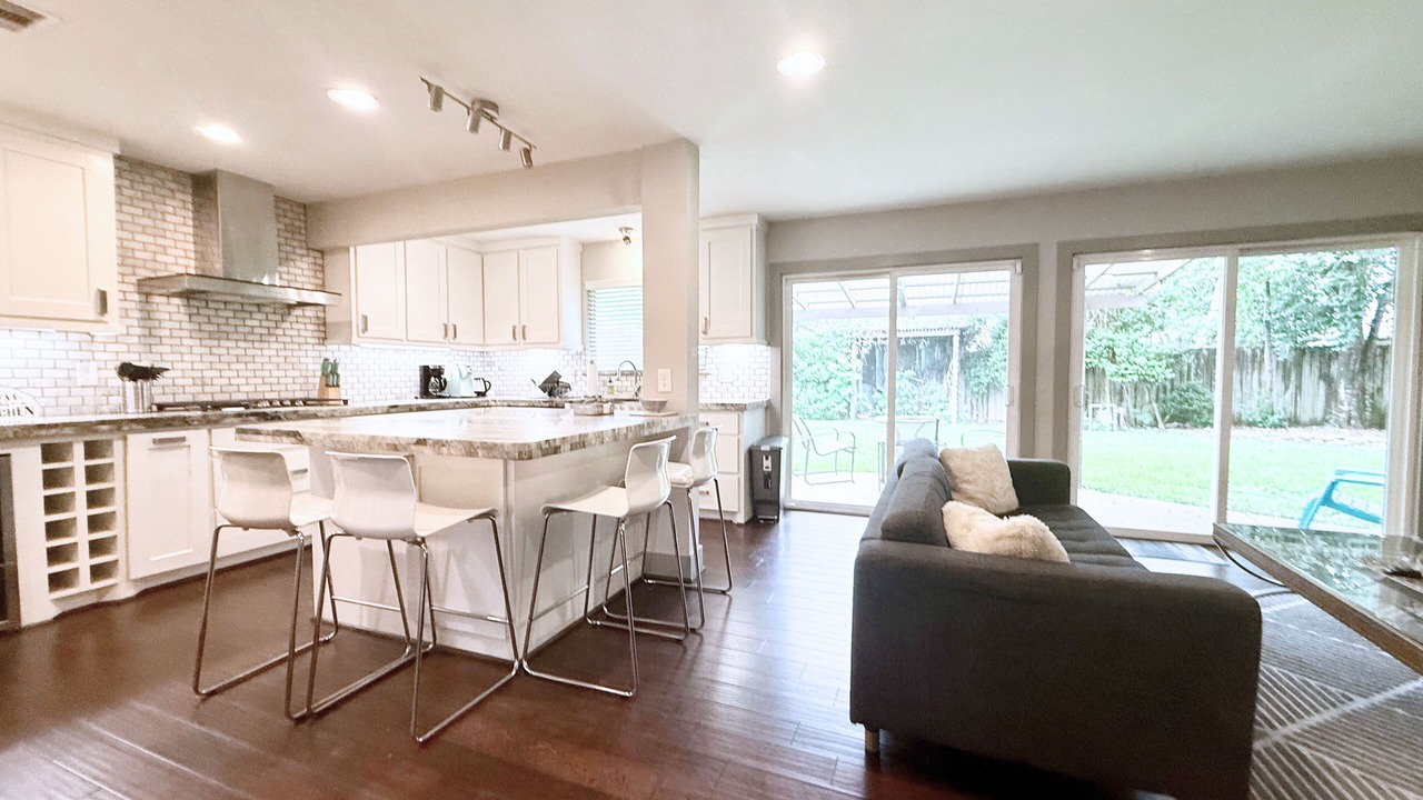 Photo of Livingroom in Willow Meadows/Willowbend Area