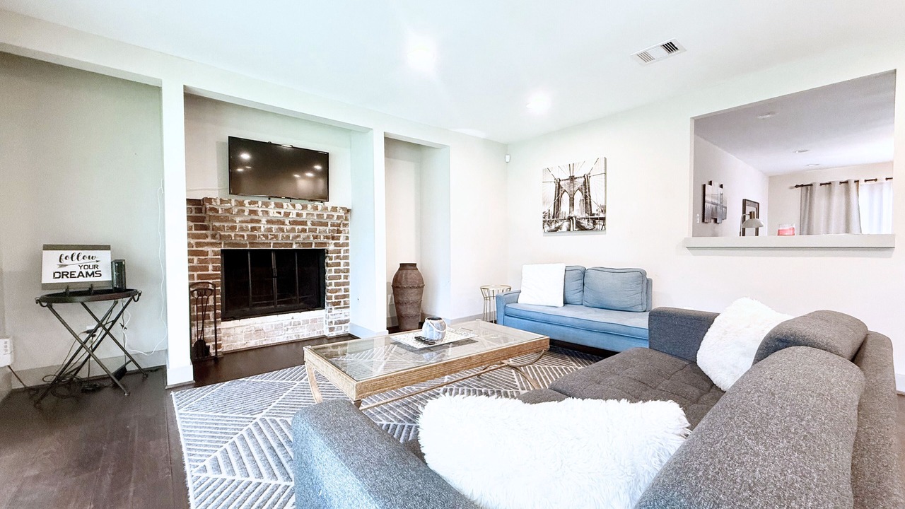 Photo of Livingroom in Willow Meadows/Willowbend Area
