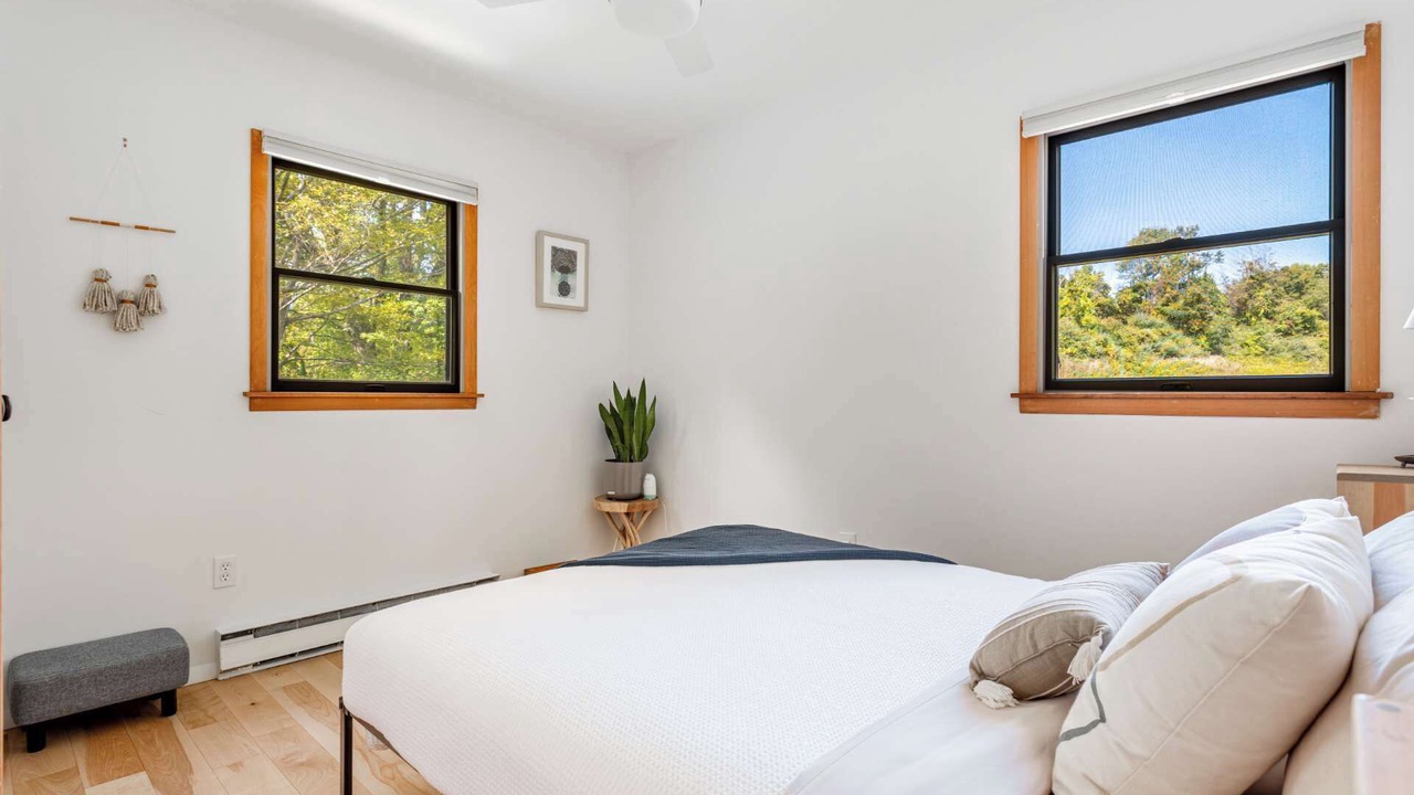 Photo of Bedroom in Hollowville