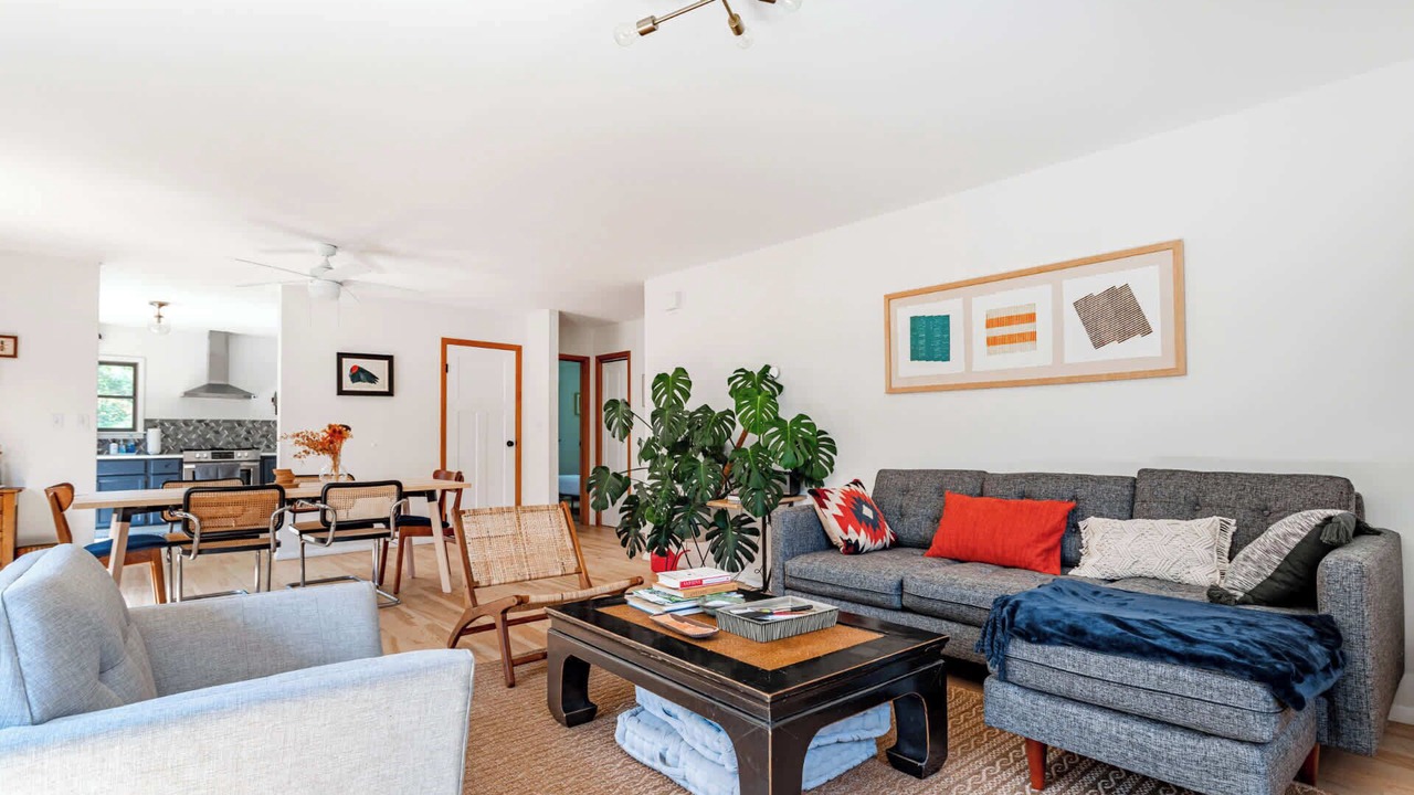 Photo of Livingroom in Hollowville