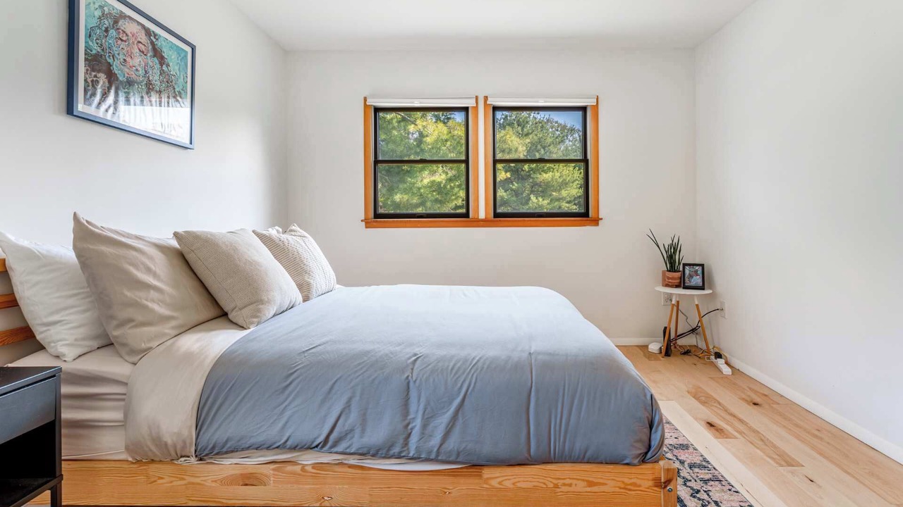 Photo of Bedroom in Hollowville