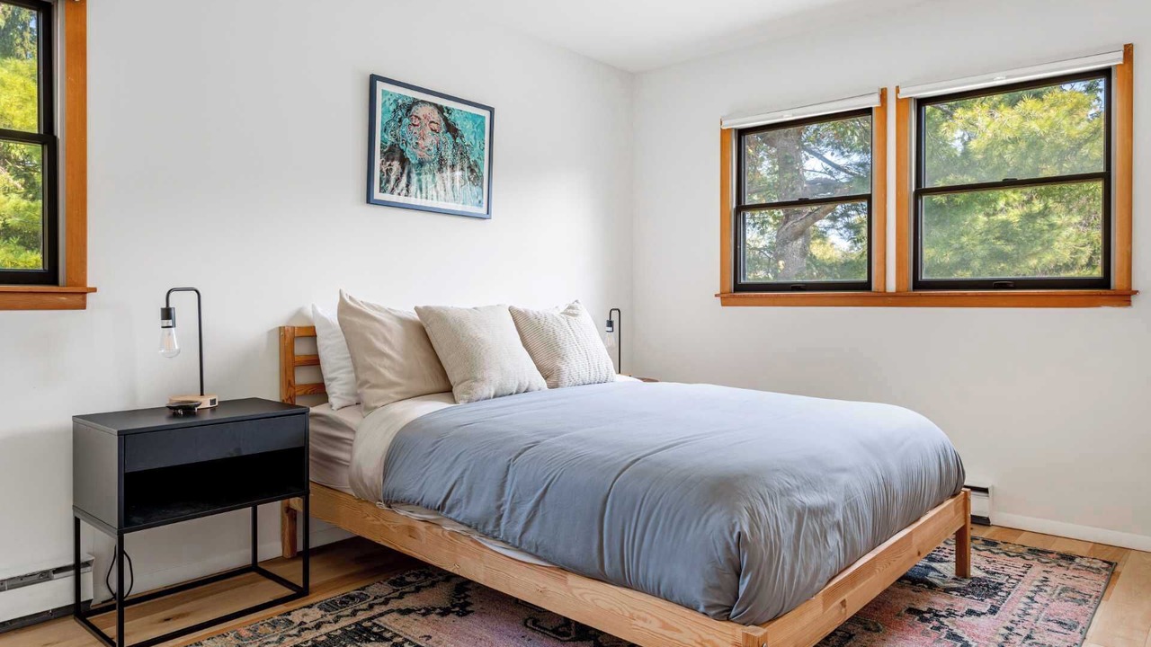 Photo of Bedroom in Hollowville