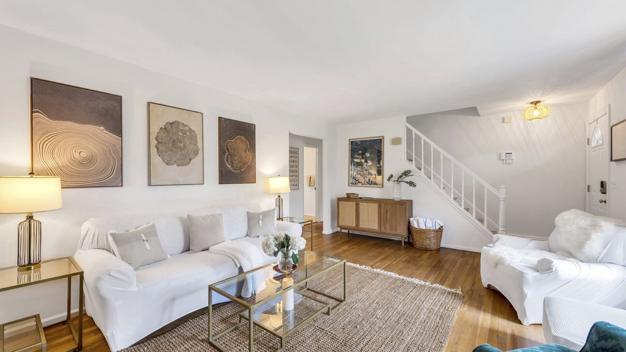 Photo of Livingroom in Hampton Bays