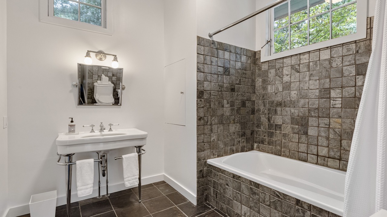 Photo of Bathroom in Shinnecock Hills