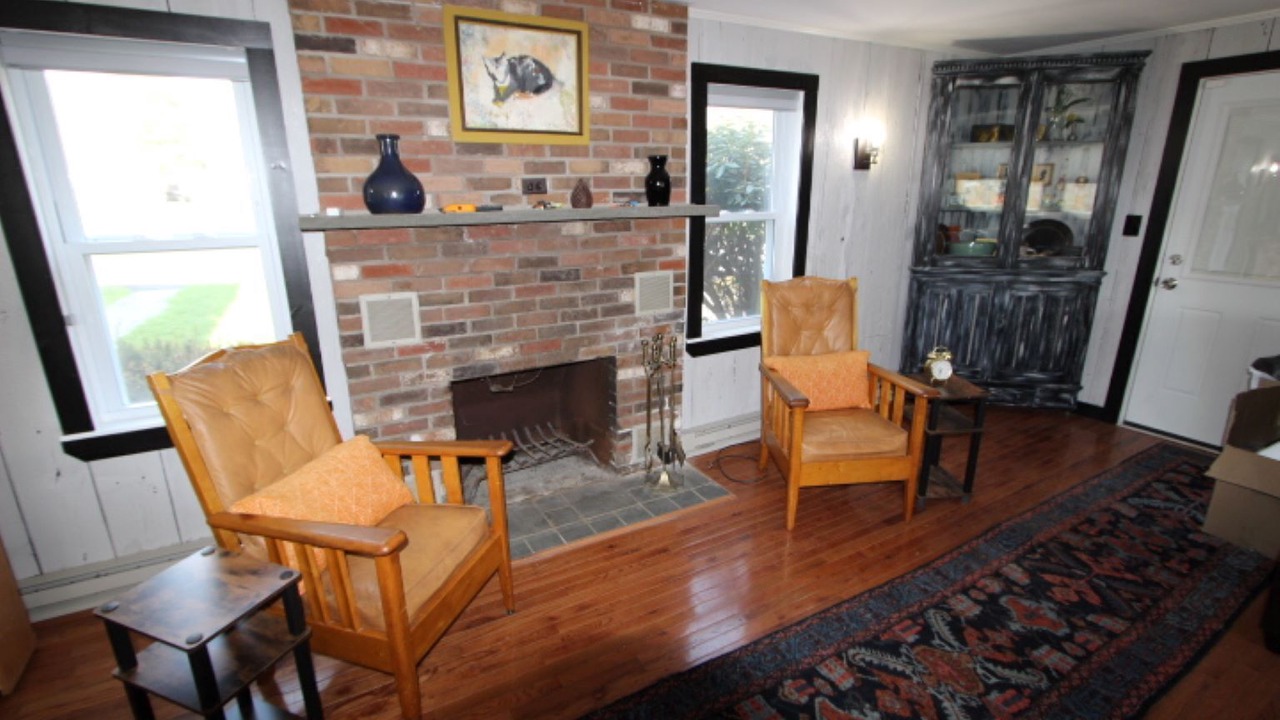 Photo of Livingroom in Town of Delaware