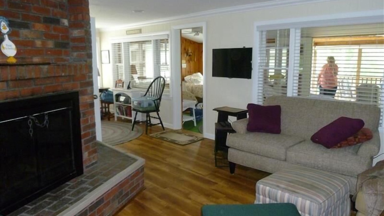 Photo of Livingroom in Moultonborough