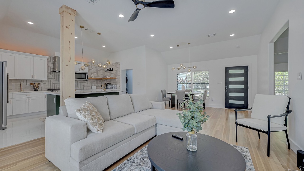 Photo of Livingroom in Bellaire