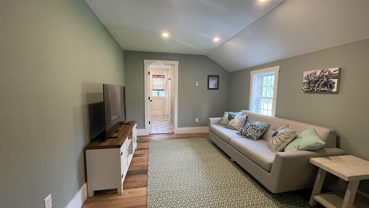 Photo of Livingroom in East Burke