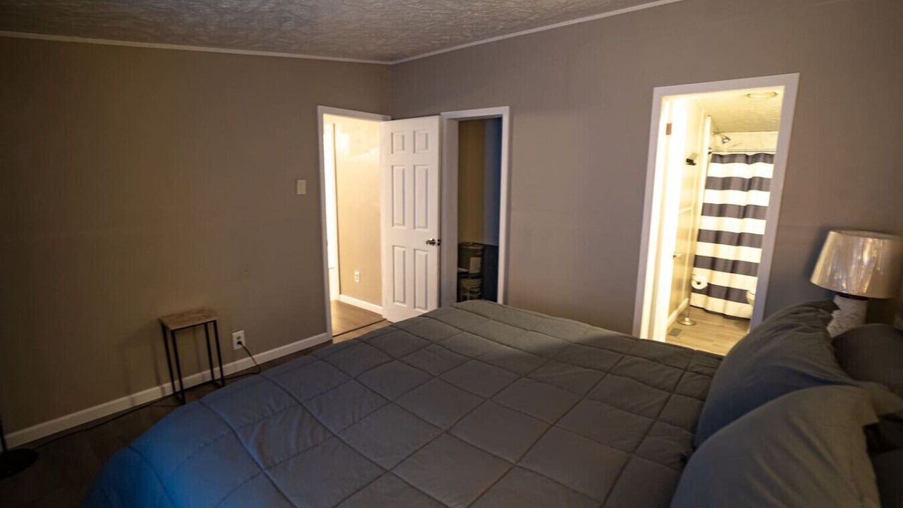 Photo of Bedroom in Red Jacket