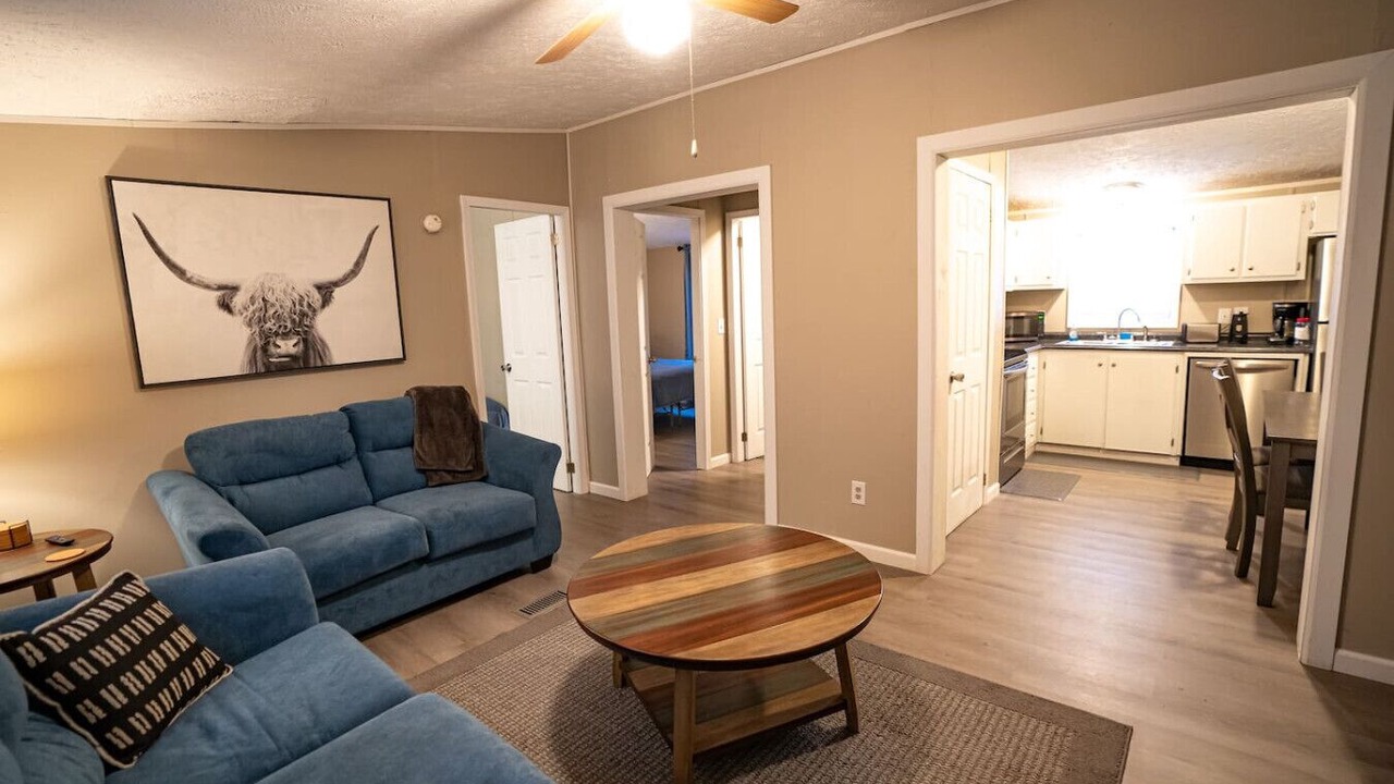Photo of Livingroom in Red Jacket