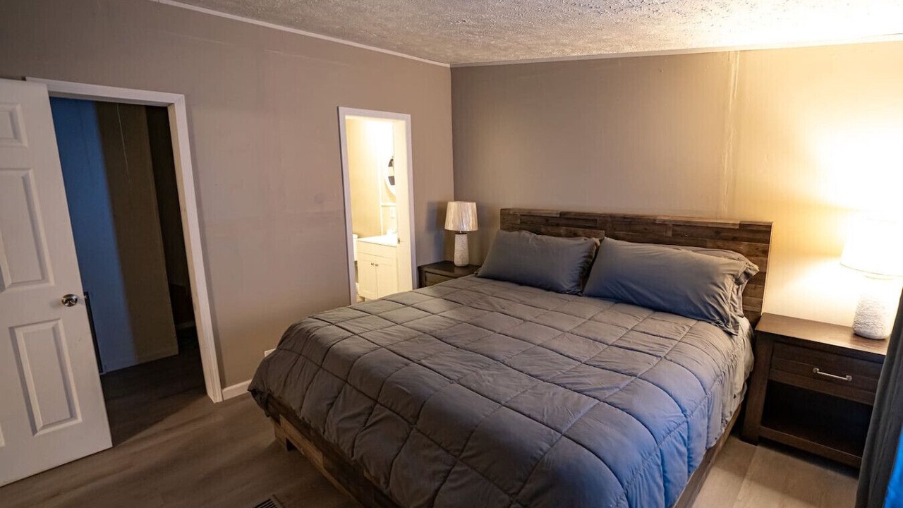 Photo of Bedroom in Red Jacket