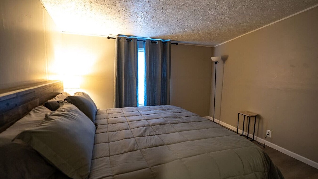 Photo of Bedroom in Red Jacket