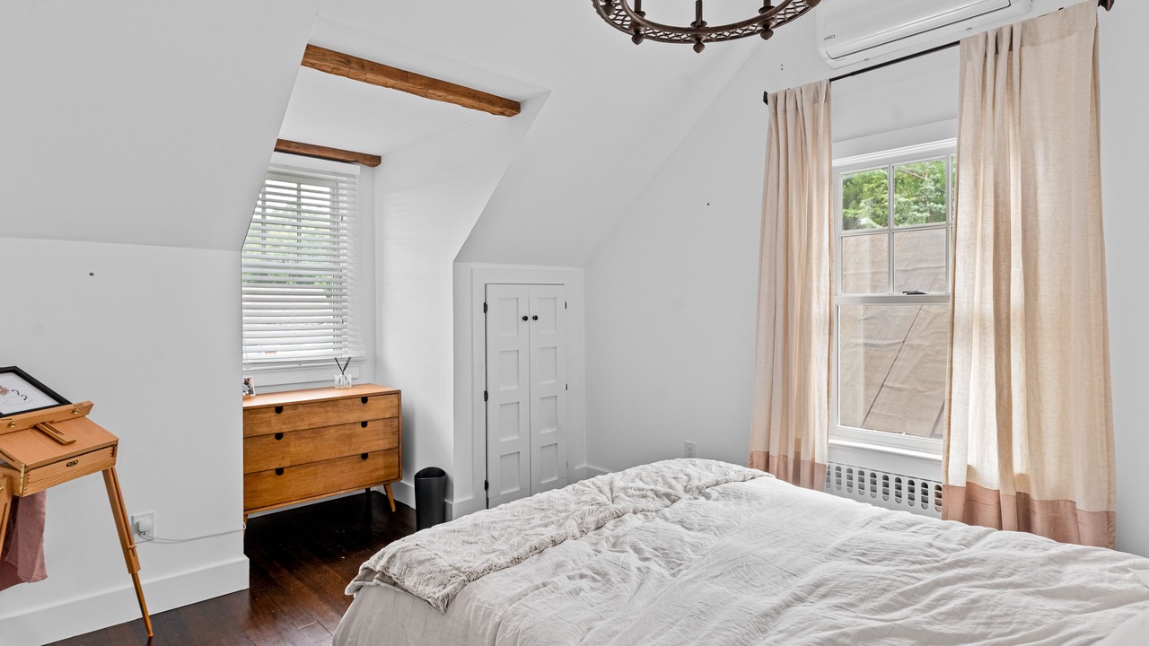 Photo of Bedroom in Greenport West