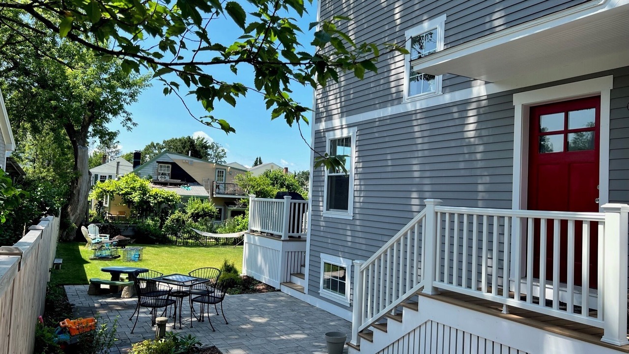 Photo of Patio Balcony in Loveitts Field