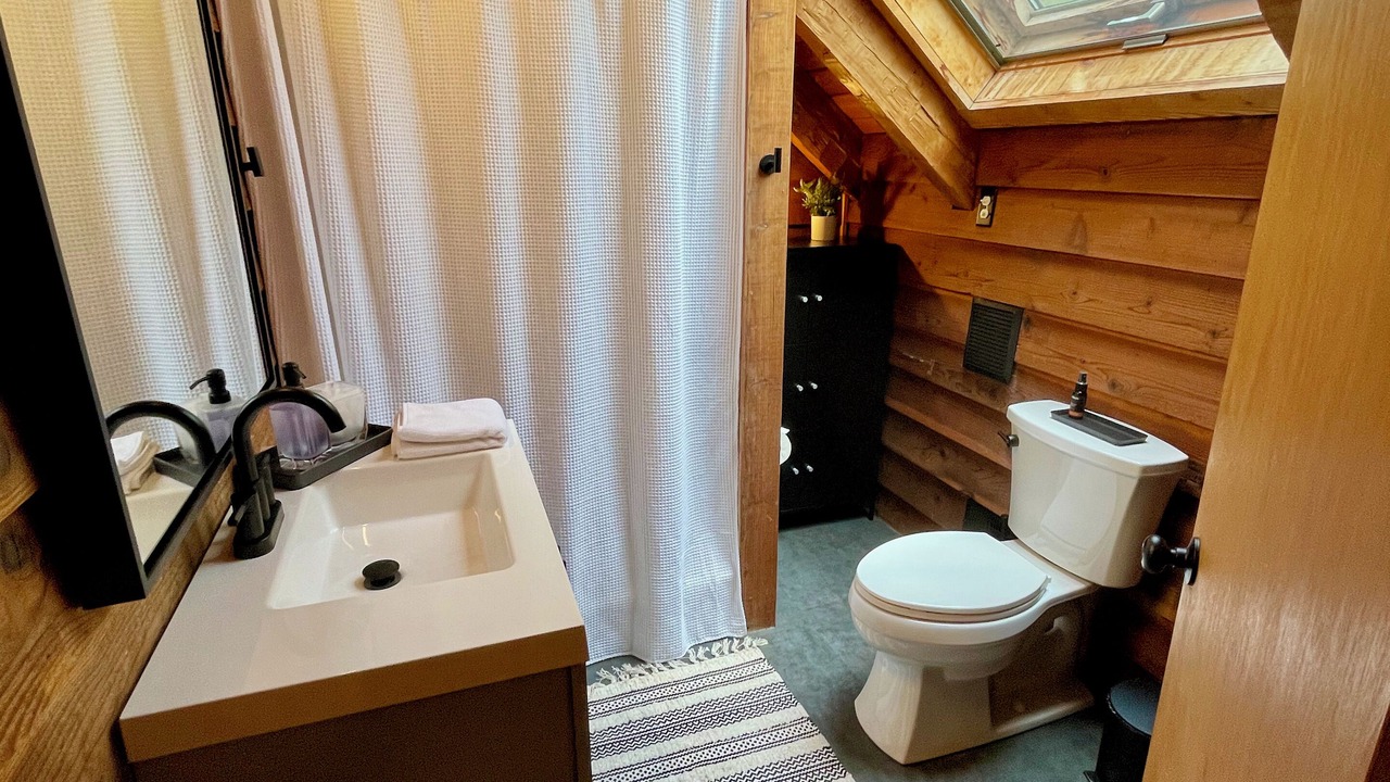 Photo of Bathroom in Linden