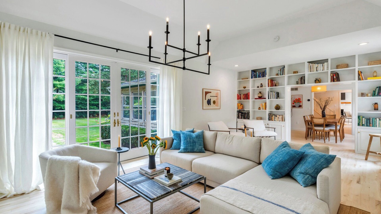 Photo of Livingroom in East Hampton North