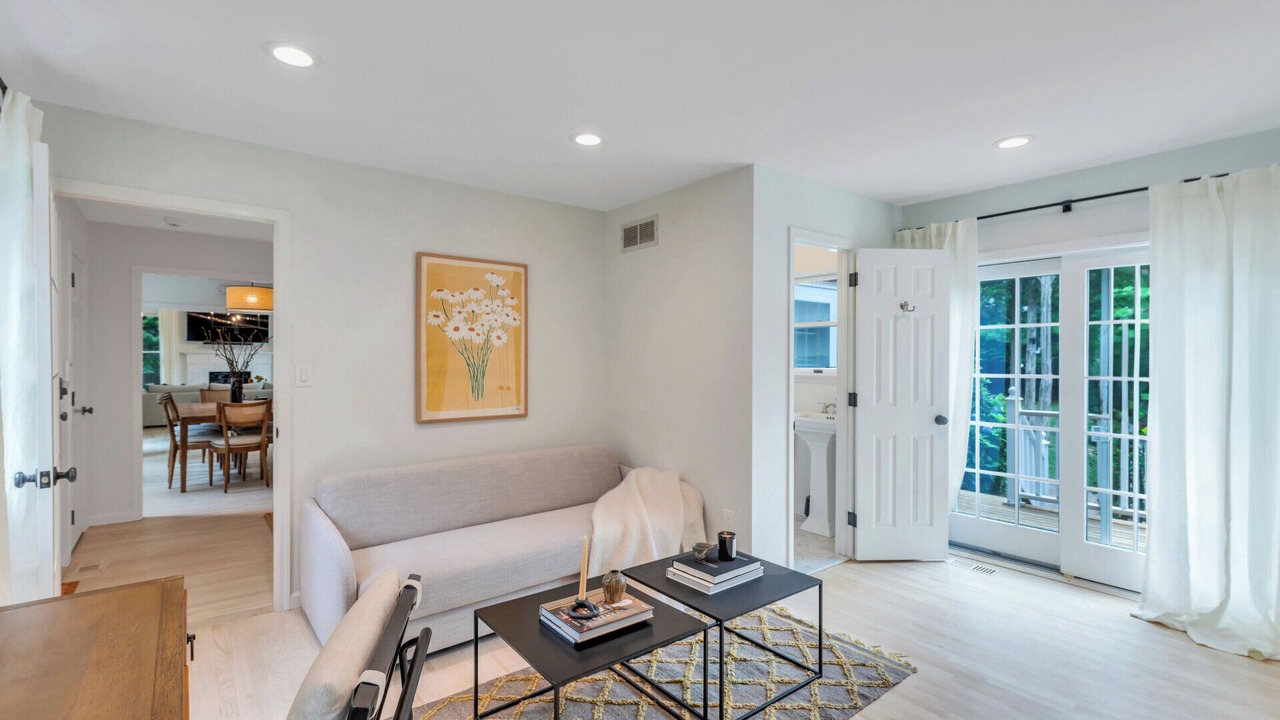 Photo of Livingroom in East Hampton North