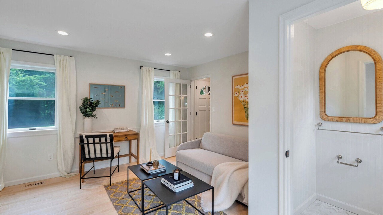 Photo of Livingroom in East Hampton North