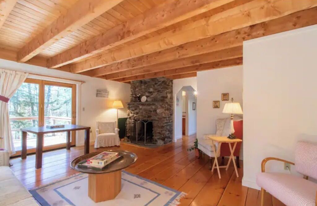 Photo of Livingroom in East Burke