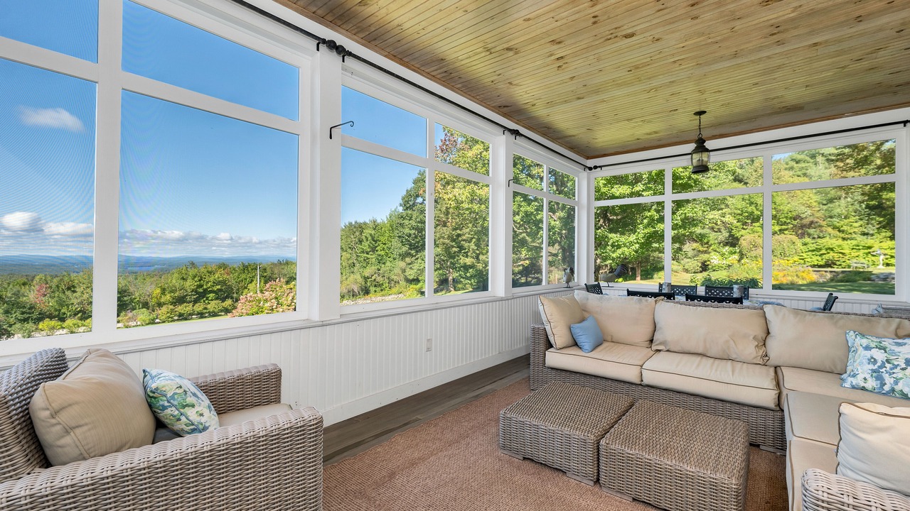 Photo of Livingroom in Tuftonboro