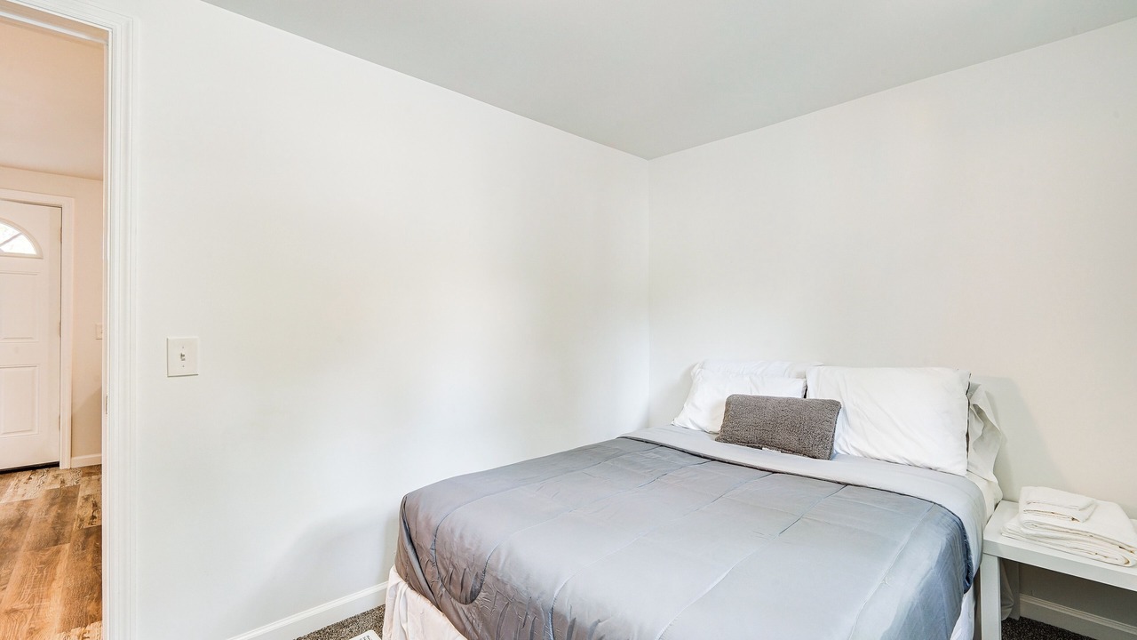Photo of Bedroom in Glens Falls
