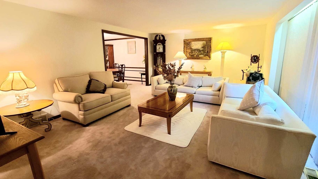Photo of Livingroom in Crittenden