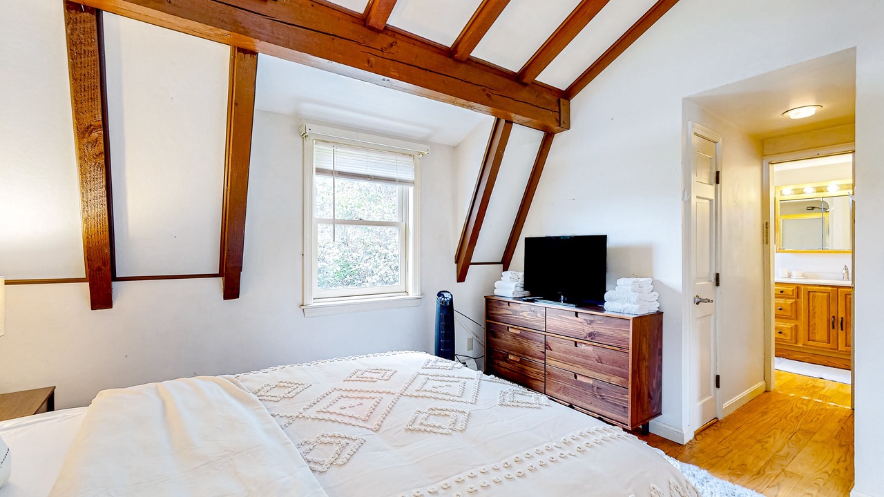 Photo of Bedroom in Clarendon