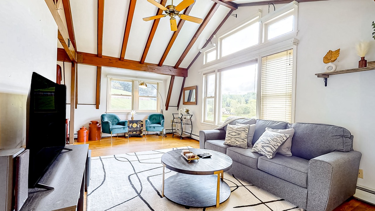 Photo of Livingroom in Clarendon
