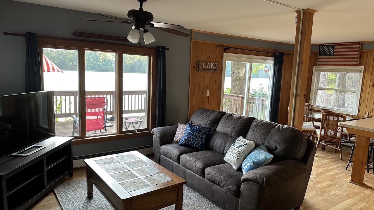 Photo of Livingroom in Queensbury