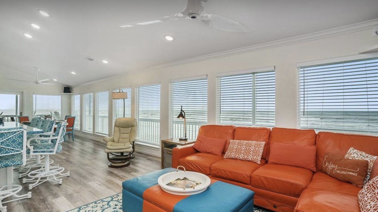 Photo of Livingroom in Pirates Beach