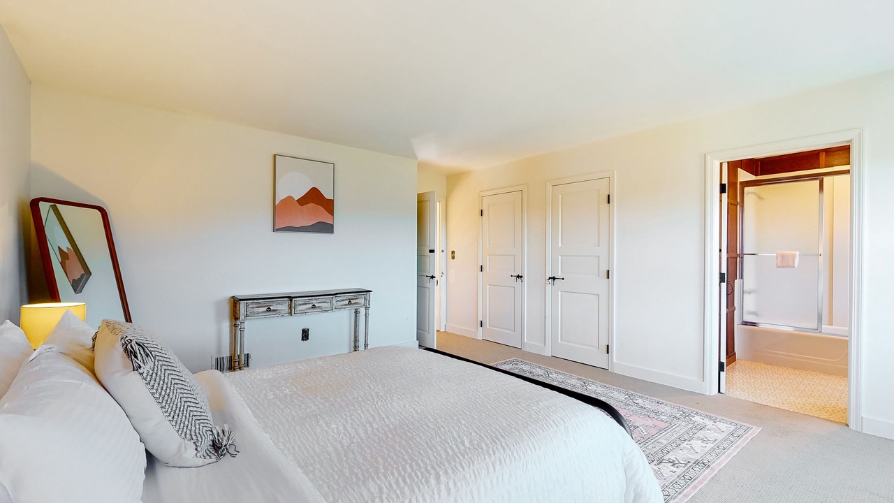 Photo of Bedroom in Clarendon