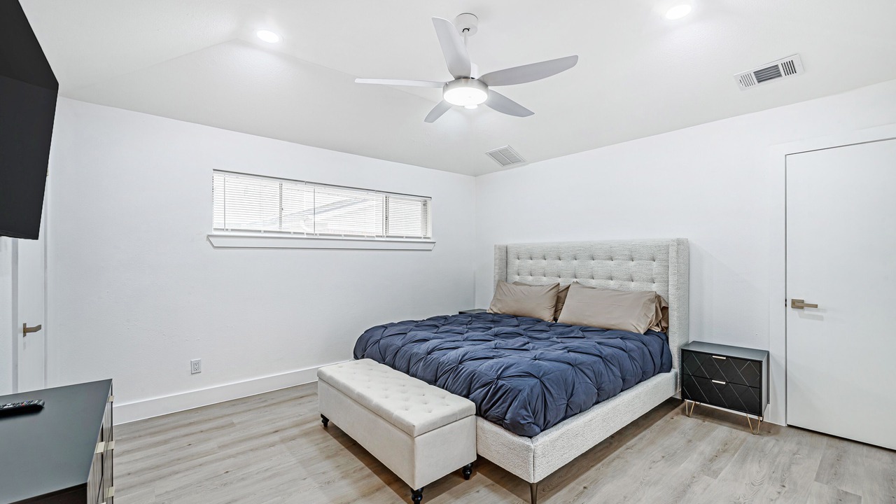 Photo of Bedroom in Nassau Bay
