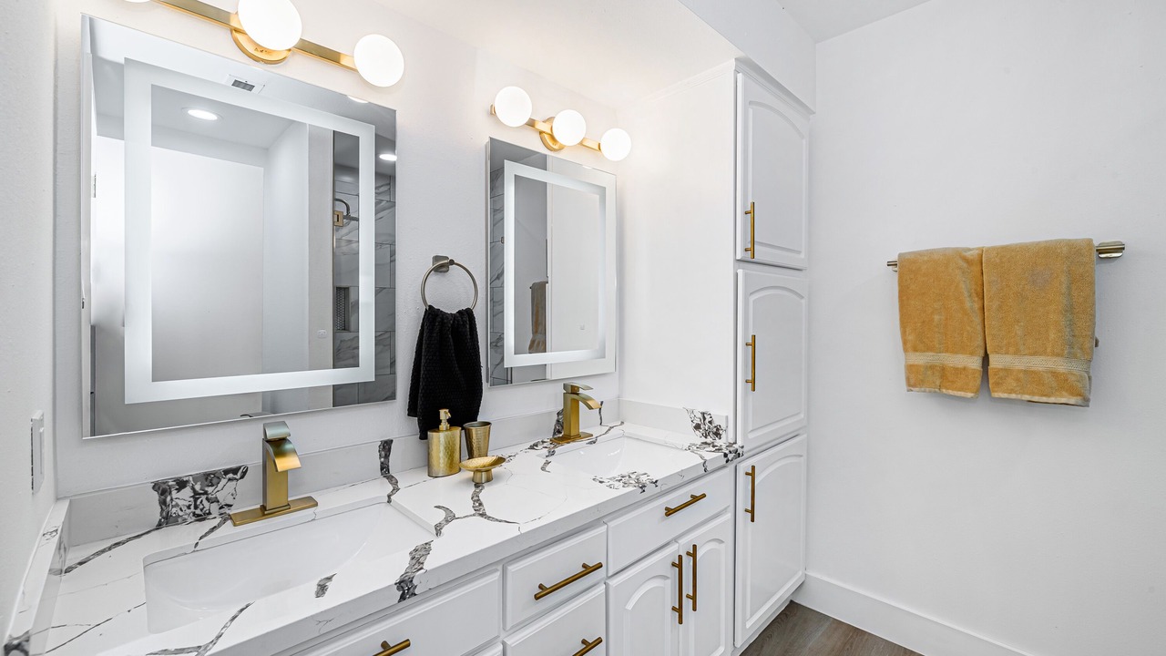 Photo of Bathroom in Nassau Bay