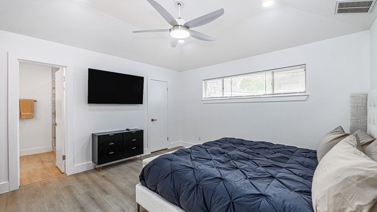 Photo of Bedroom in Nassau Bay