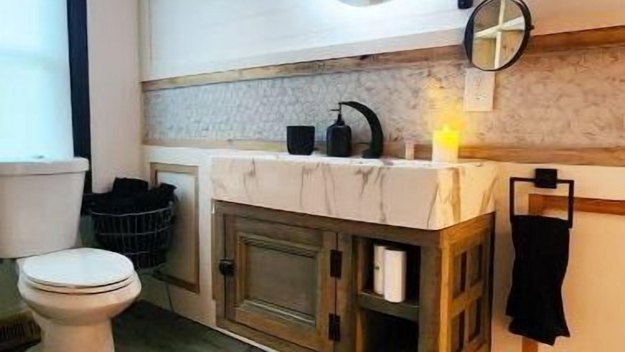 Photo of Bathroom in Lake Desolation