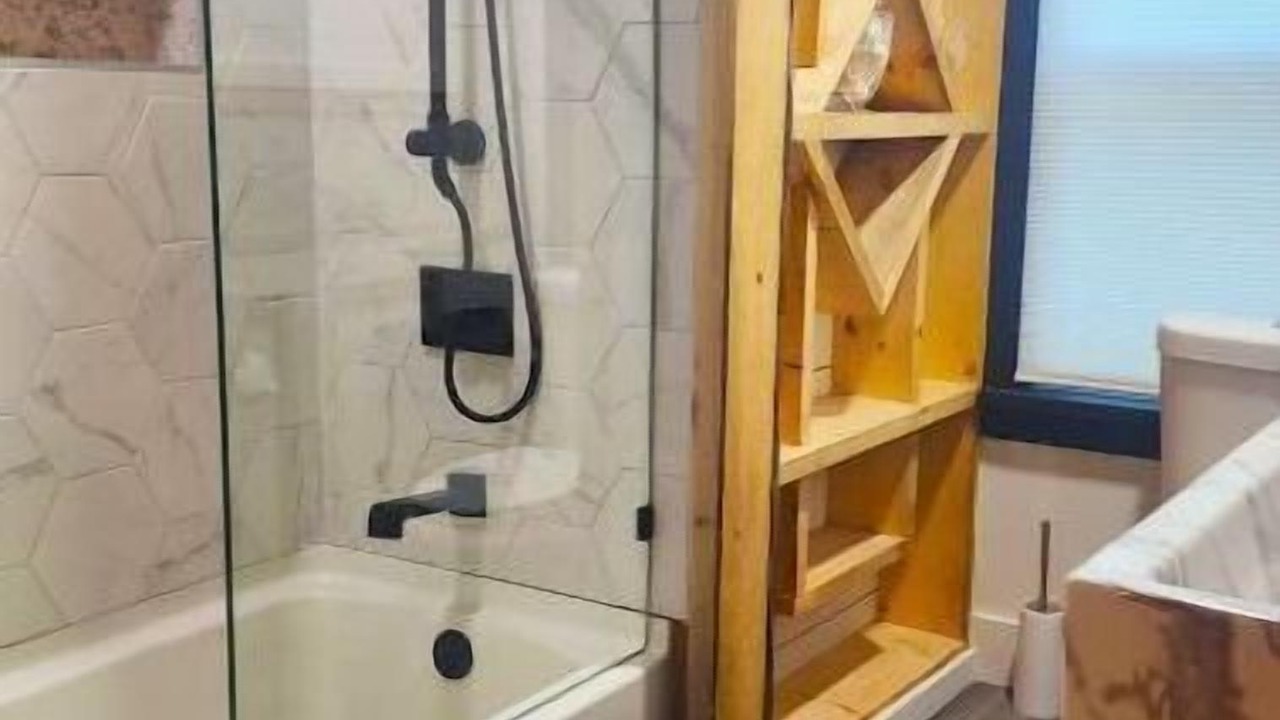 Photo of Bathroom in Lake Desolation
