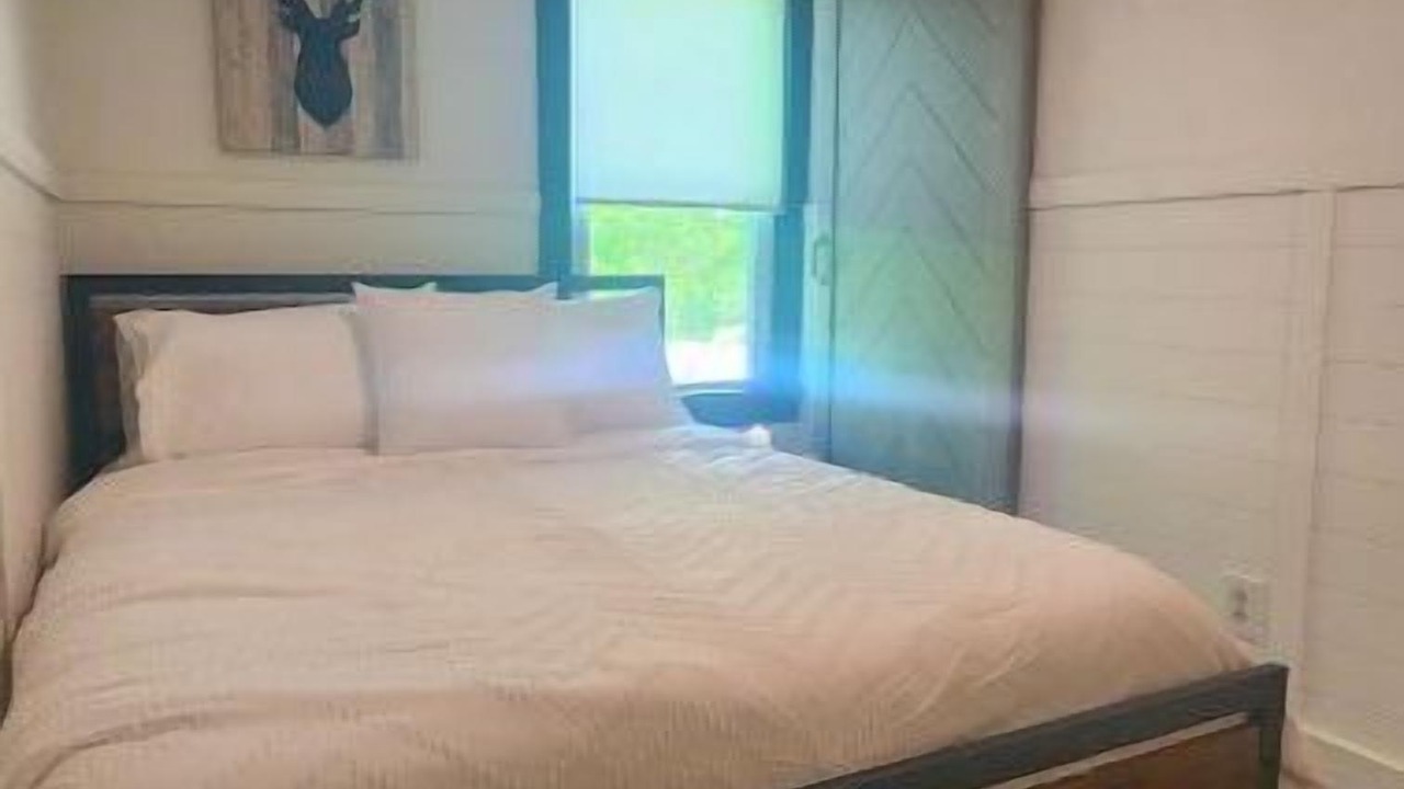 Photo of Bedroom in Lake Desolation