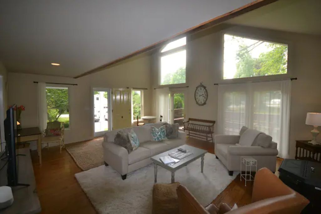 Photo of Livingroom in Saratoga Springs
