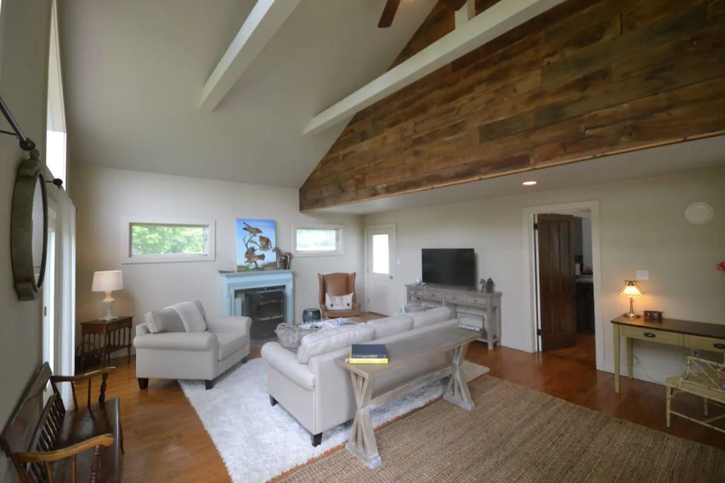 Photo of Livingroom in Saratoga Springs