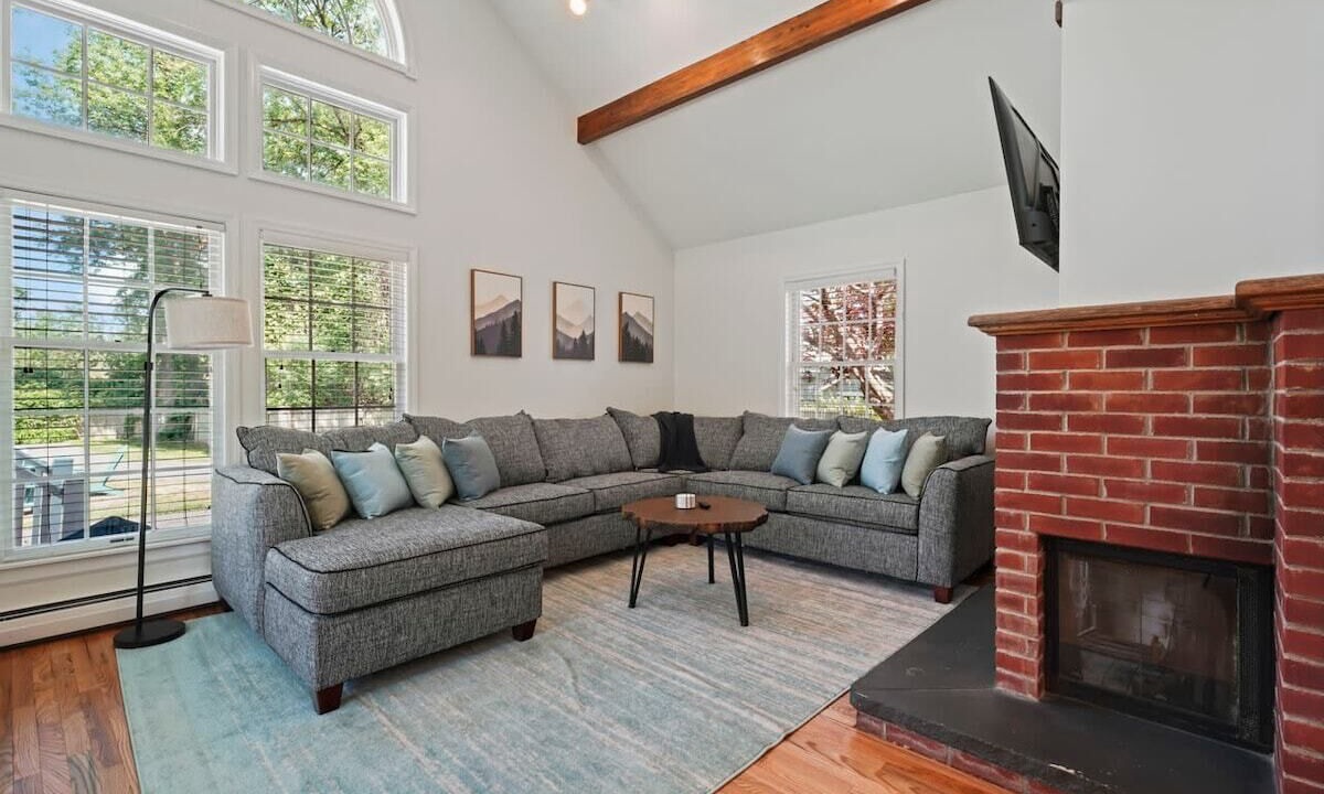 Photo of Livingroom in Saratoga Springs