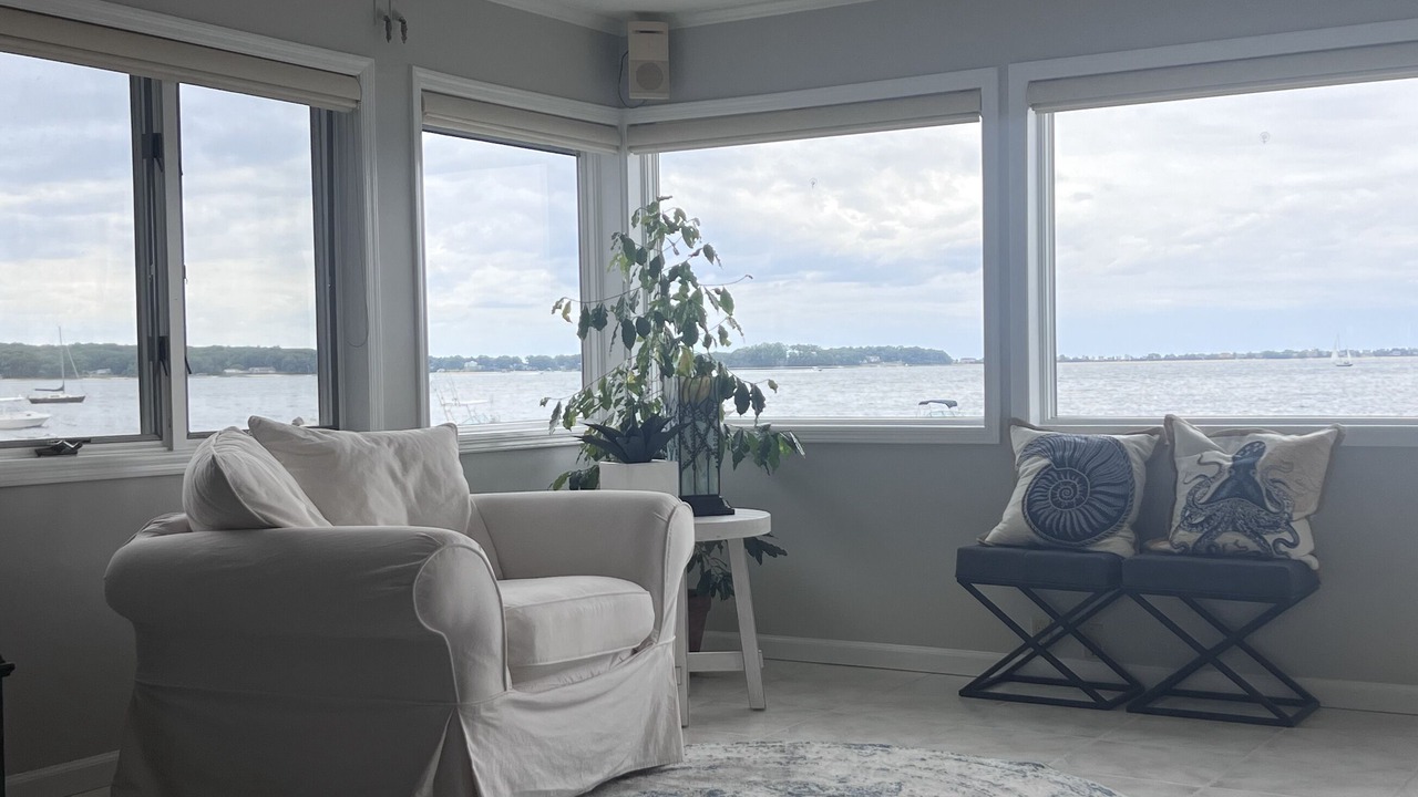 Photo of Livingroom in Huntington
