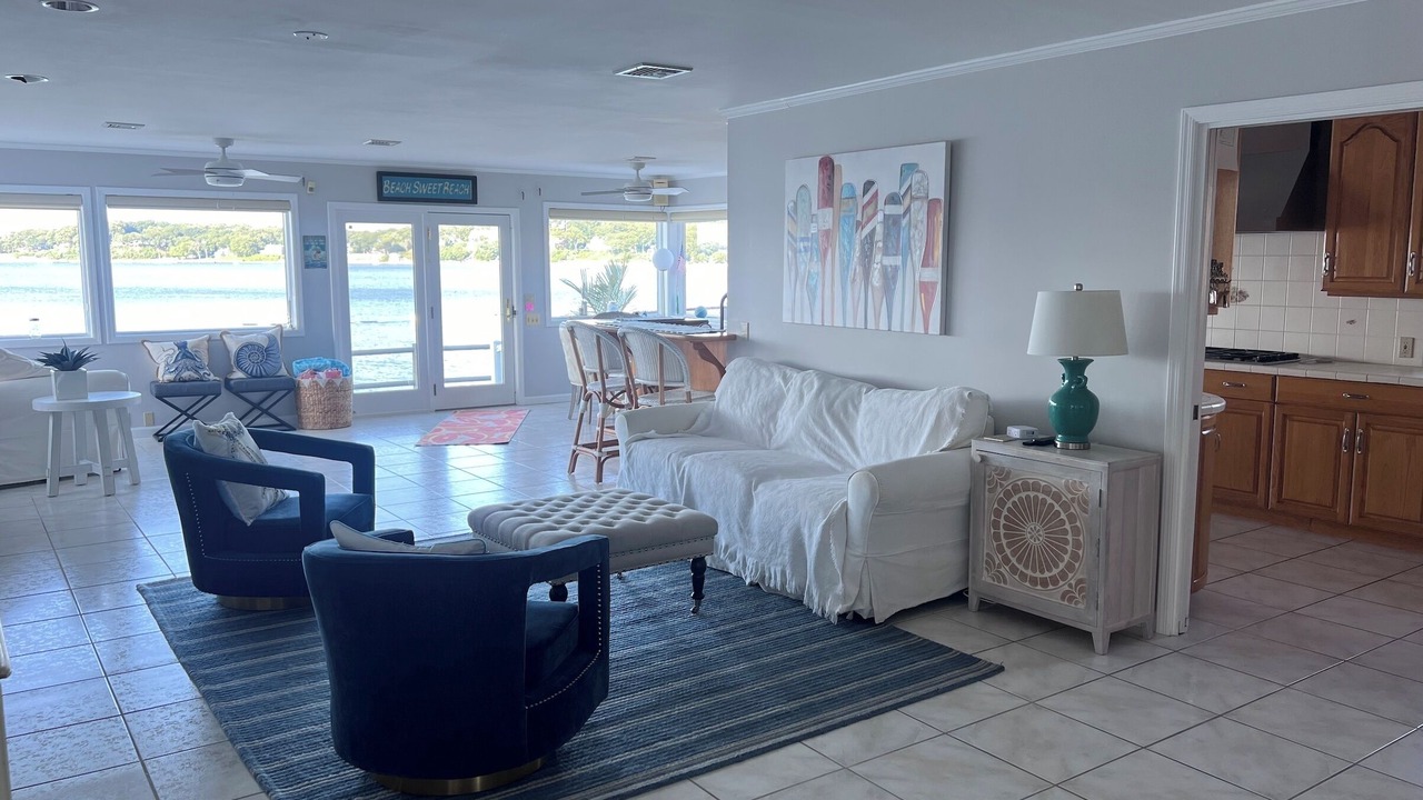 Photo of Livingroom in Huntington