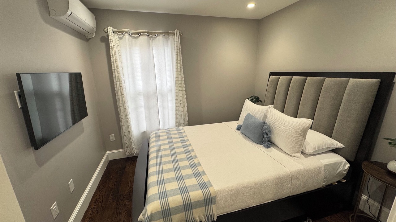 Photo of Bedroom in Dudley - Brunswick King