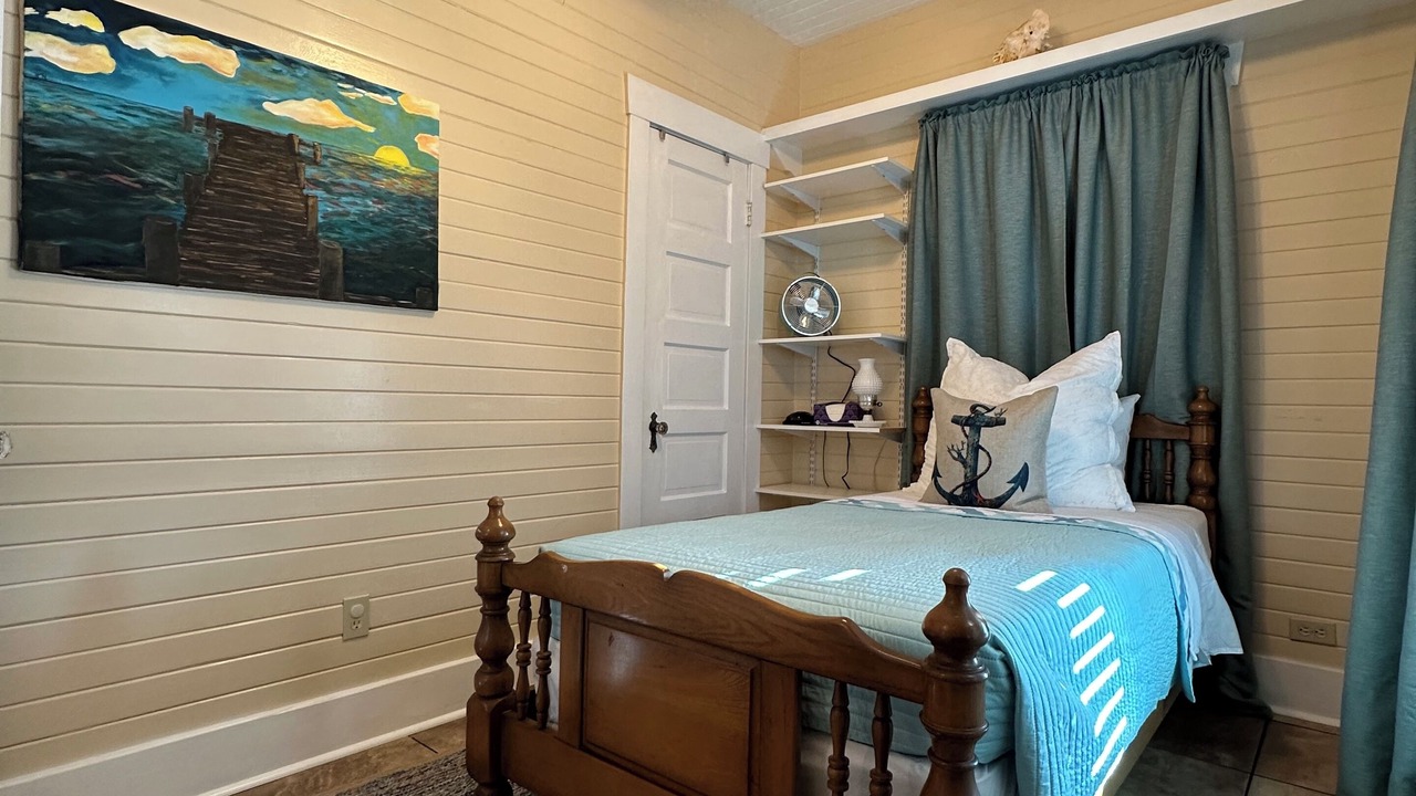 Photo of Bedroom in Bacliff