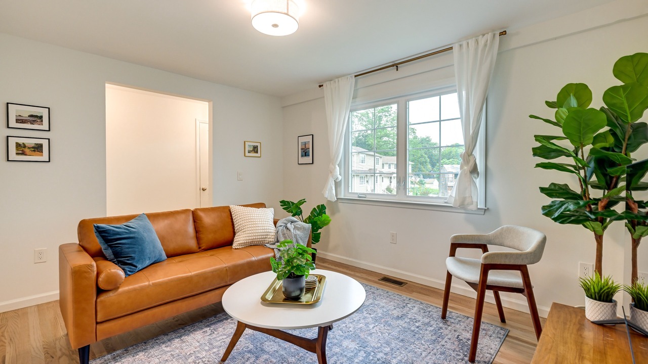Photo of Livingroom in Glen Cove