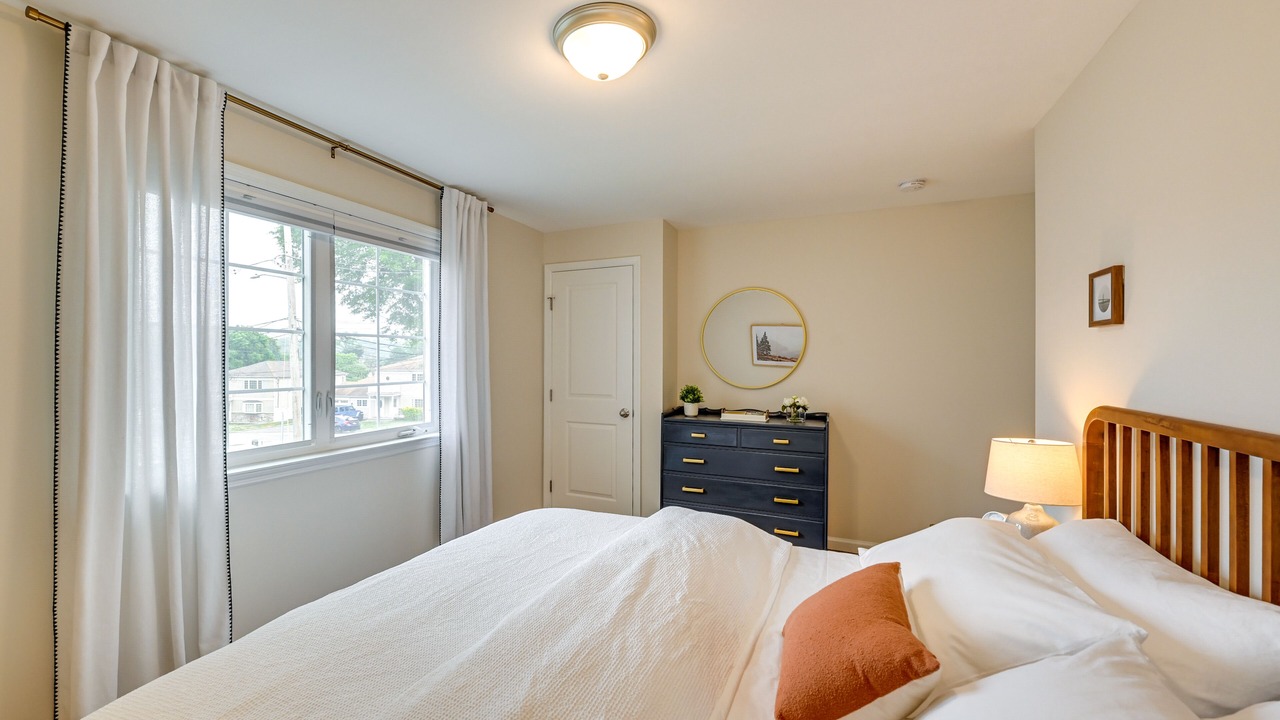 Photo of Bedroom in Glen Cove